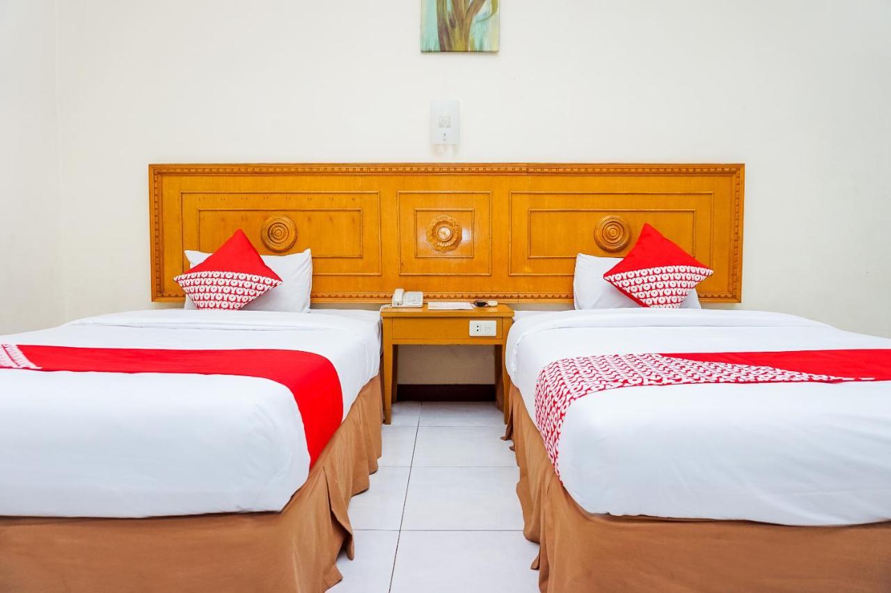 Oyo 375 Hotel Bougenville Syariah Padang  Exterior photo