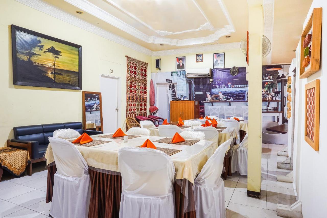 Oyo 375 Hotel Bougenville Syariah Padang  Exterior photo