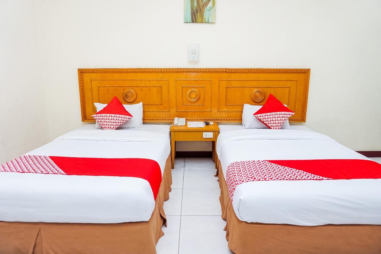 Oyo 375 Hotel Bougenville Syariah Padang  Exterior photo